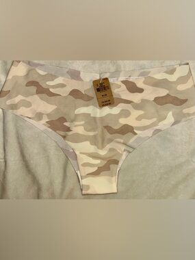 PINK Victoria's Secret Seamless Camo Cheekster Panty - Beige Camo